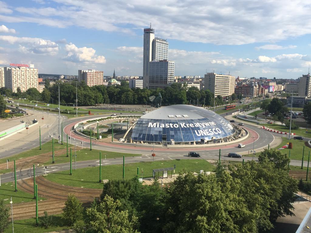 Apartament Panorama Spodek Apartment คาโตวีตเซ ภายนอก รูปภาพ