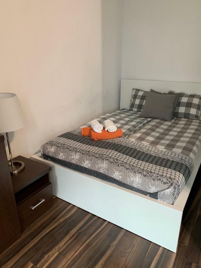 Apartament Panorama Spodek Apartment คาโตวีตเซ ภายนอก รูปภาพ